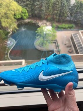 Men Nike Blue  Soccer Cleats phantom Luna II pro FG (FJ2575 400) no box size 7.5